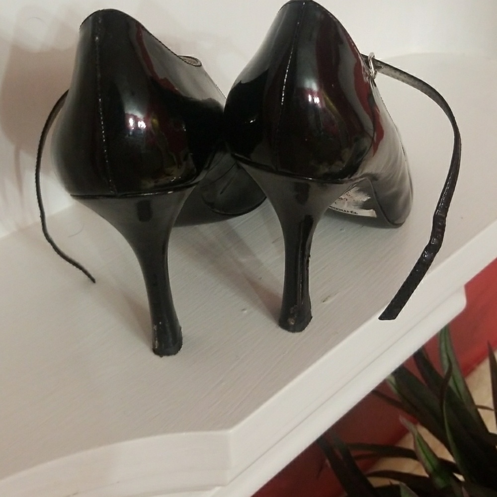 Ladies Shoes - Picture 2 of 4